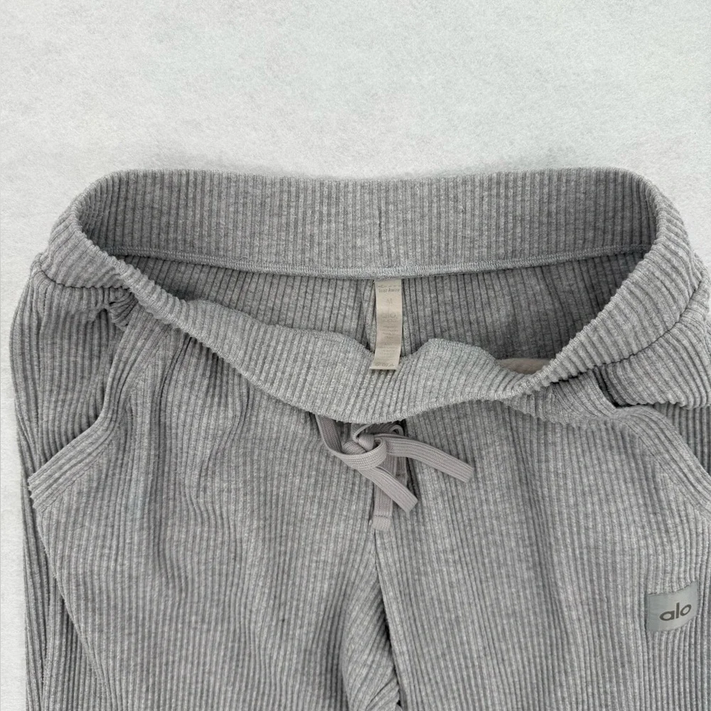 Alo Yoga Muse Sweatpant Athletic‎ Heather Grey Size Medium - Picture 9 of 12